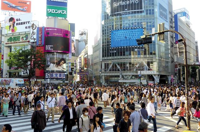 люди на улицах Токио