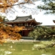 японская пагода у воды