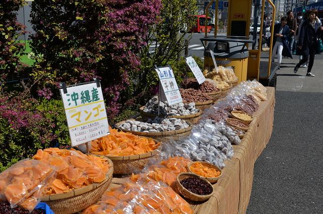 рыбные ряды на рынке Тойсу