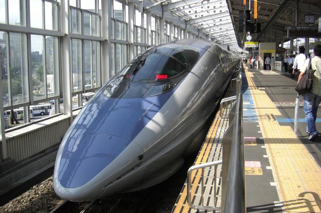 Скоростной поезд в Японии