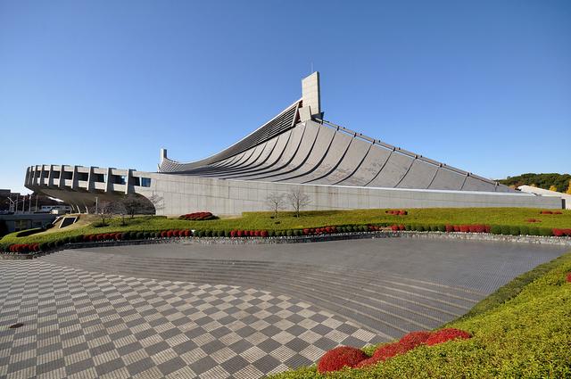 Национальный спортивный зал в парке Ееги (Yoyogi)